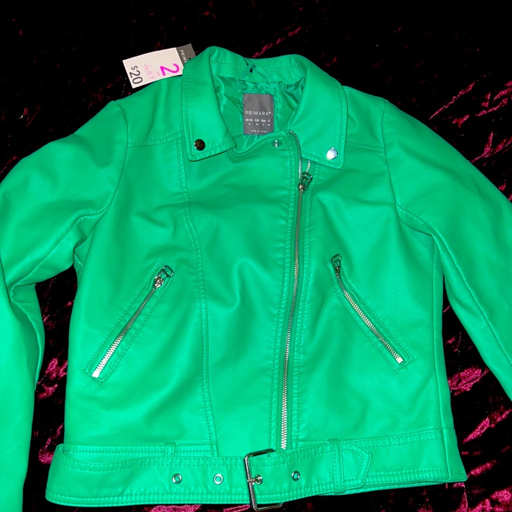 Never worn perfect condition still has tags